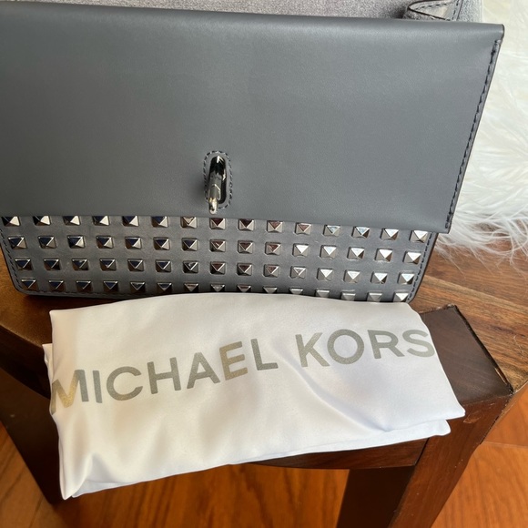 MICHAEL MICHAEL KORS
Greenwich Small Studded Metallic Logo Grey Crossbody Bag - Picture 9 of 16